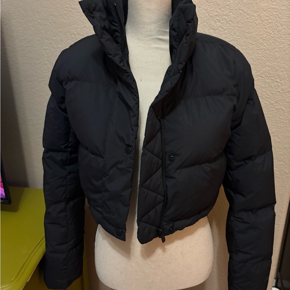 Lululemon Women's Black Puffer Jacket 2